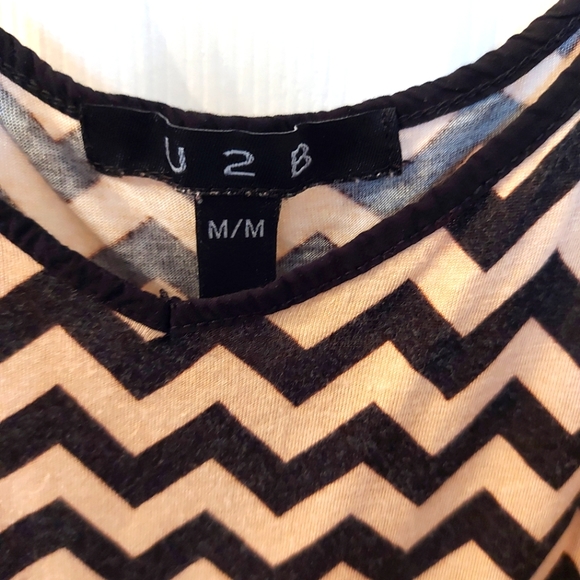 VINTAGE 90'S TOP Fun chevron design! - Picture 3 of 4